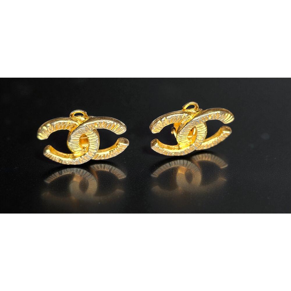 Chanel 1993 Ridged CC Clip-On Earrings